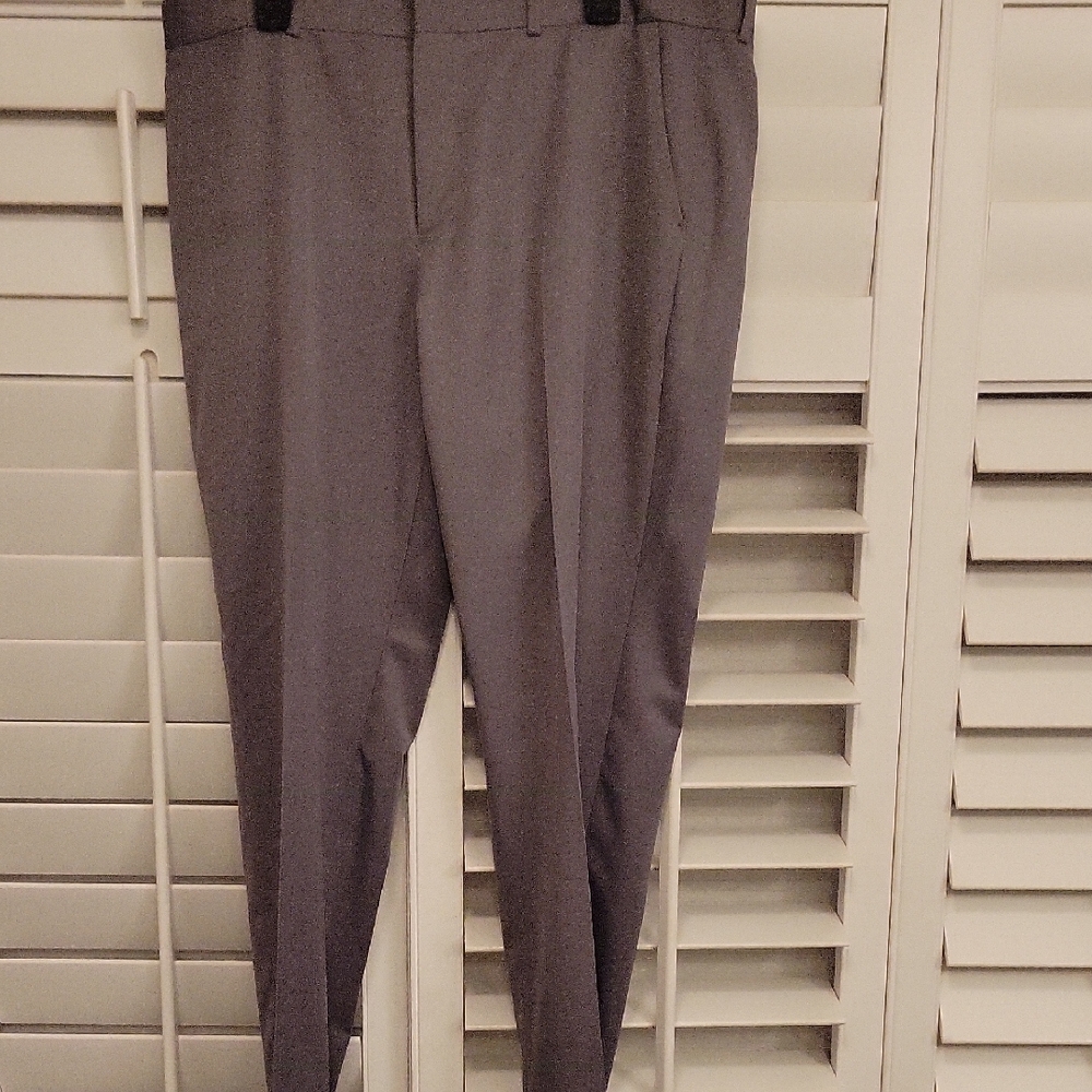 38 x 30 Perry Ellis Portfolio Classic Men's Dress Pants in sleek and soft Gray